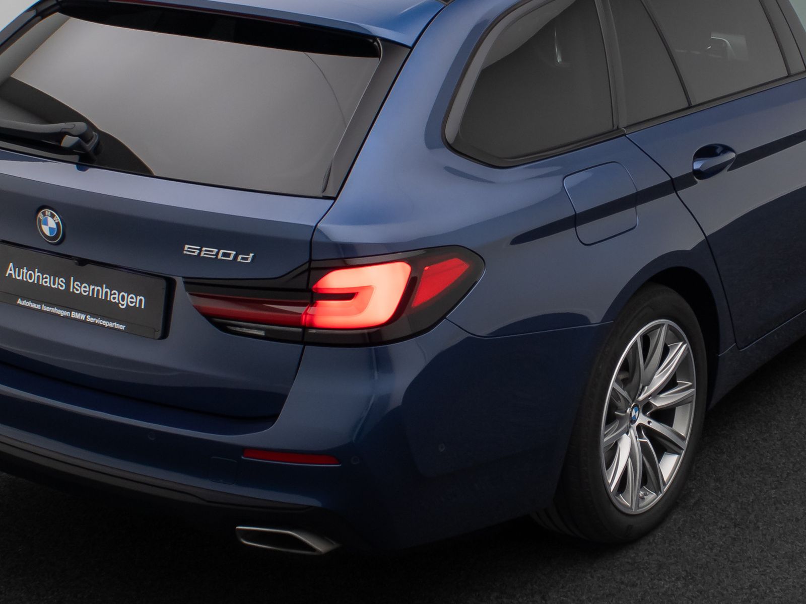 Fahrzeugabbildung BMW 520d xD DAB HUD Kamera Alarm Panoram Leder Sport