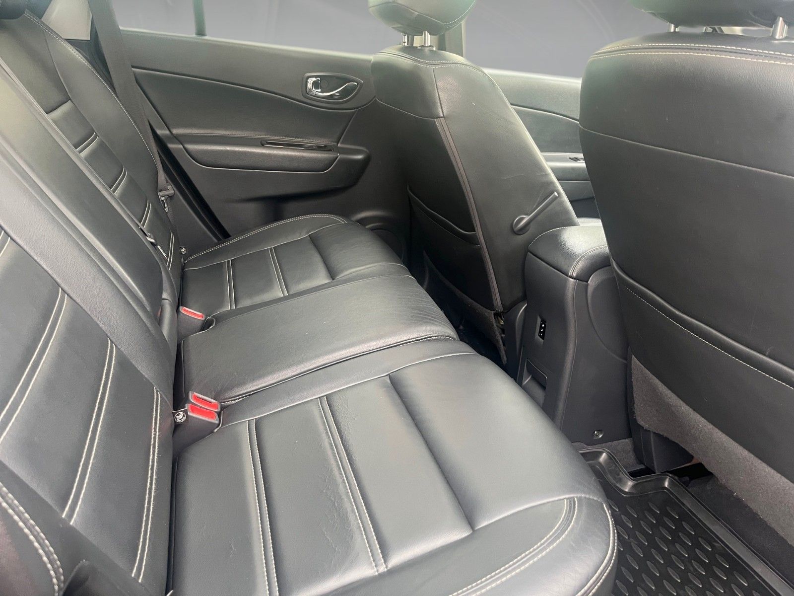 Renault Koleos dCi 175 FAP 4x4 Night and Day – Bild 10