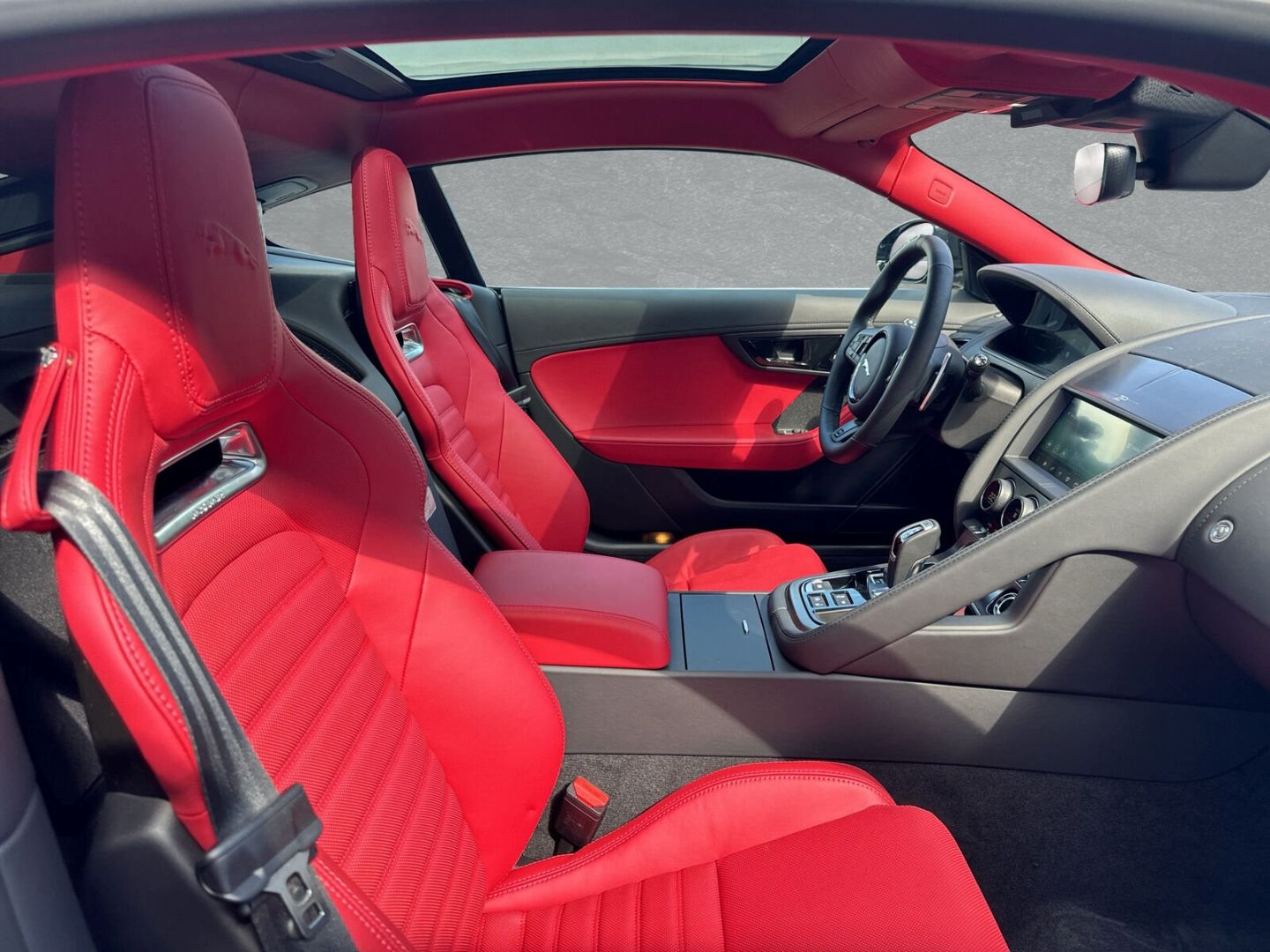 Jaguar F-Type Coupe ZP-Edition P575 one of 150 imagem 3