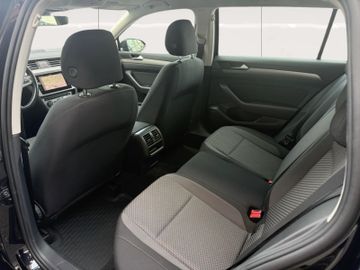 Volkswagen Passat - 8