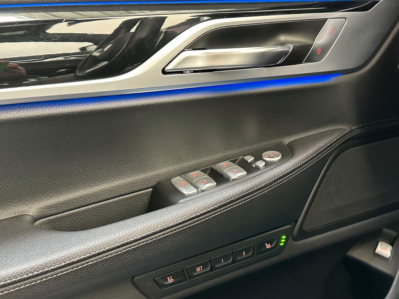 Fahrzeugabbildung BMW 745e iP M Sport Kamera HiFi HUD Massag GSD Alarm