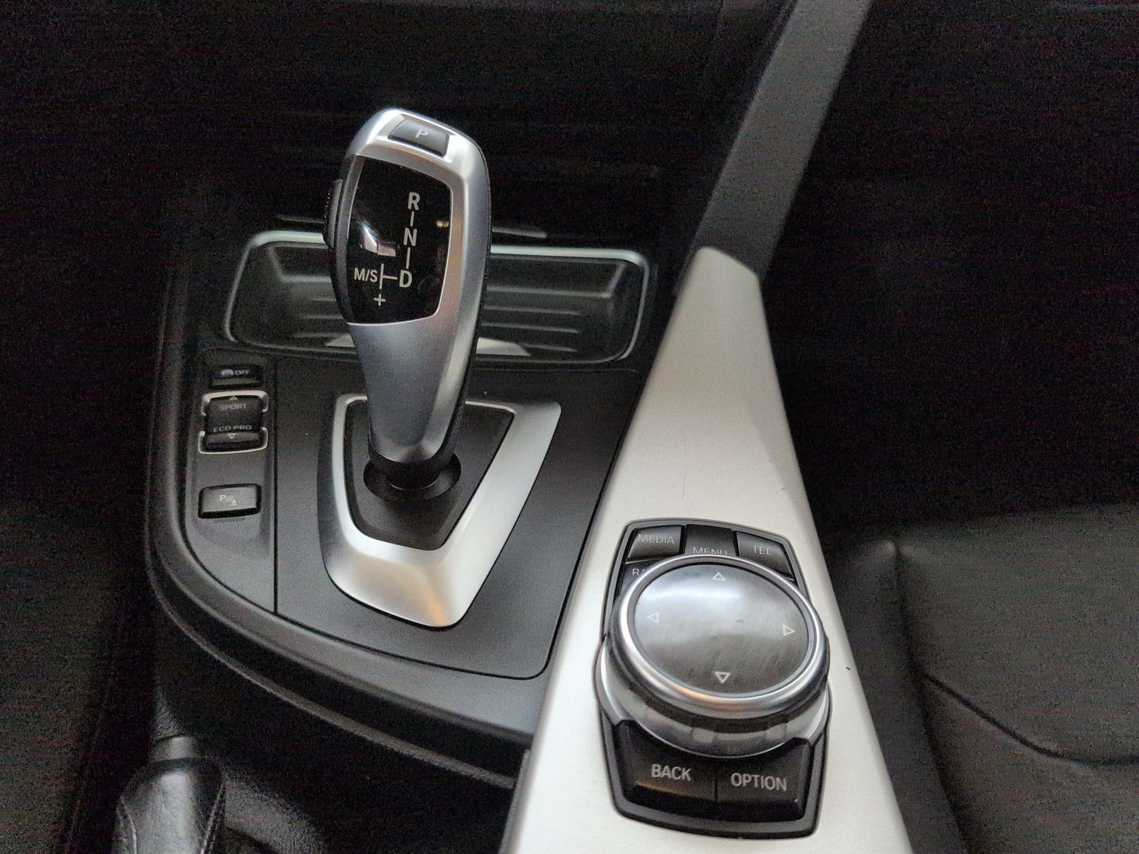 Fahrzeugabbildung BMW 320 d Touring xDrive * Leder * Bi- Xenon