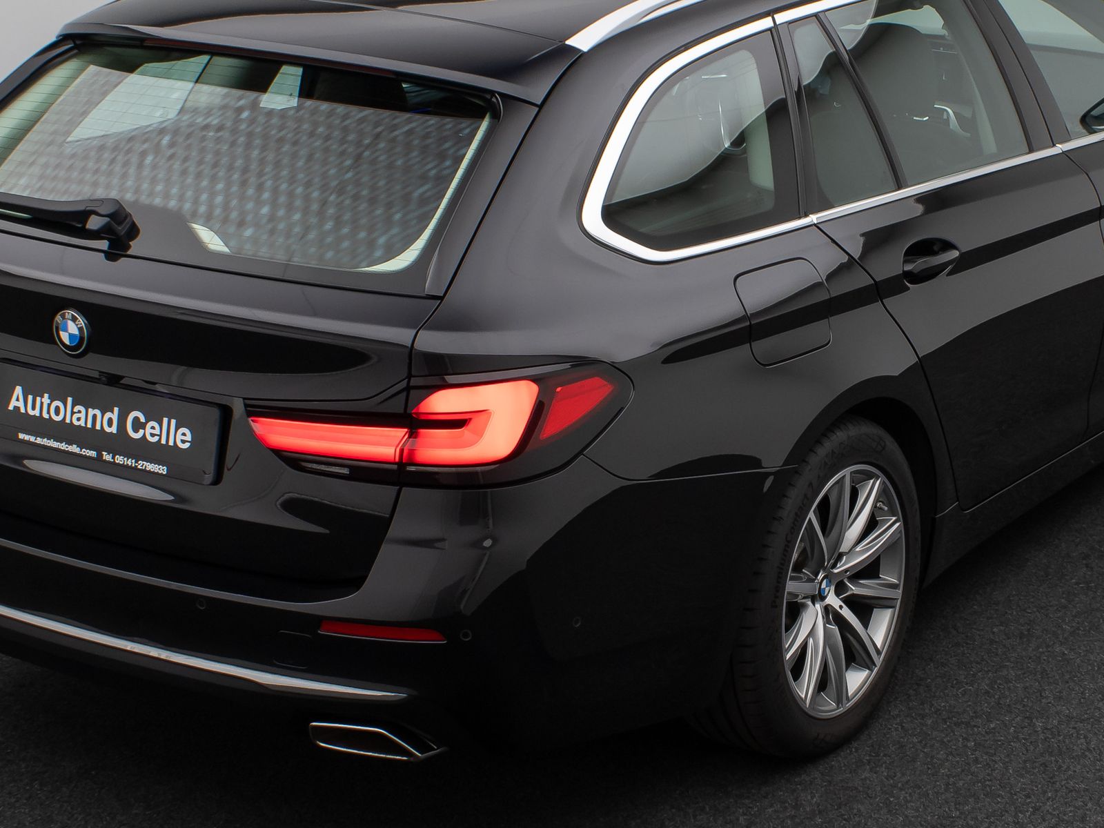 Fahrzeugabbildung BMW 530d LuxuryLine Panorama Kamera HiFi AHK Komfort