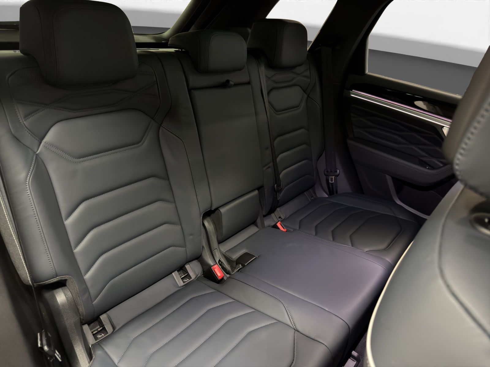 Volkswagen Touareg 3.0 eHybrid AHK Pano Matrix LM 21 360° foto 18