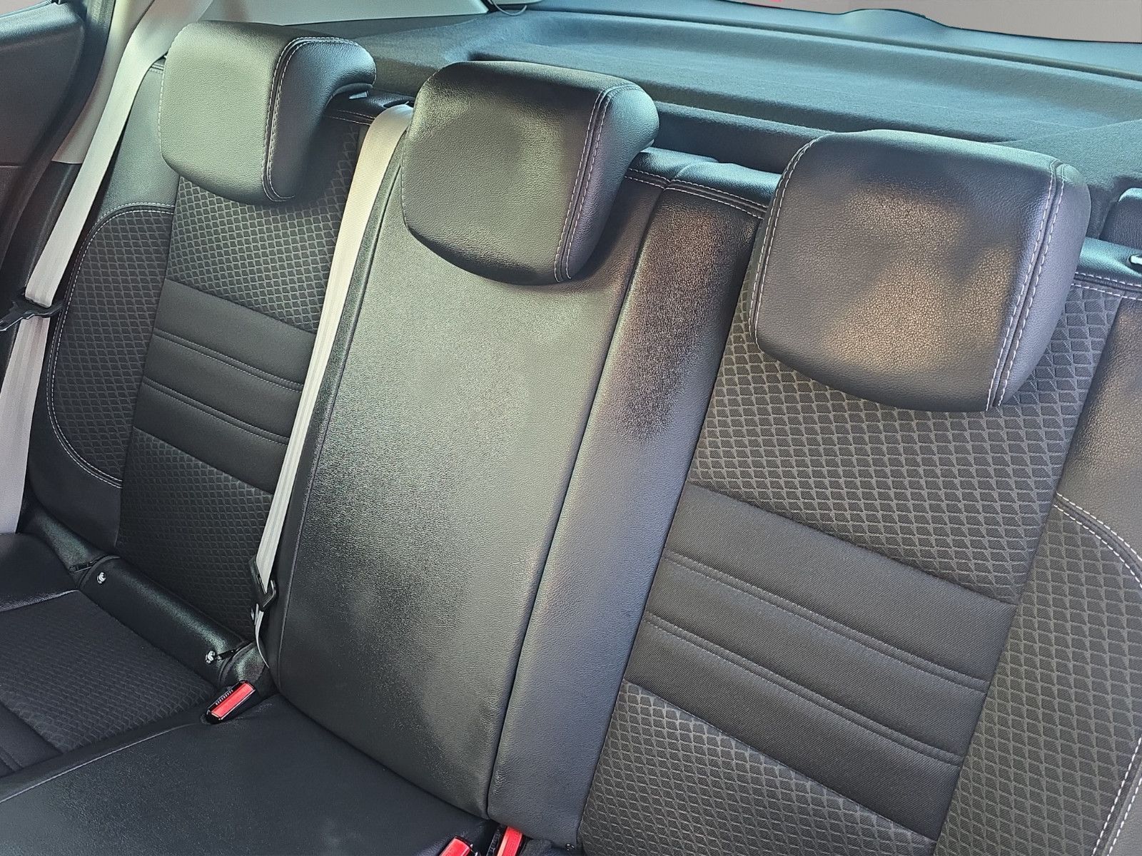 Fahrzeugabbildung Renault Megane III Lim. 5-trg. BOSE Edition TÜV SERVICE