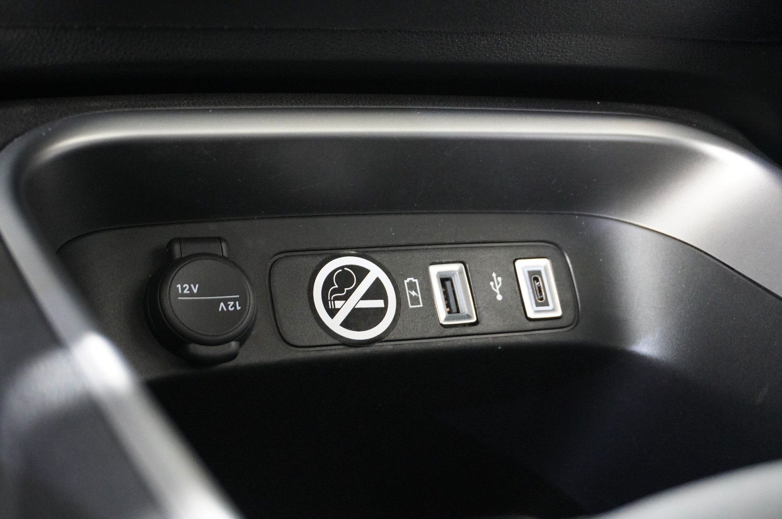 Fahrzeugabbildung Jeep Avenger 1.2 ALTITUDE MY25 NAVI/LED/KAMERA/SH/JBL