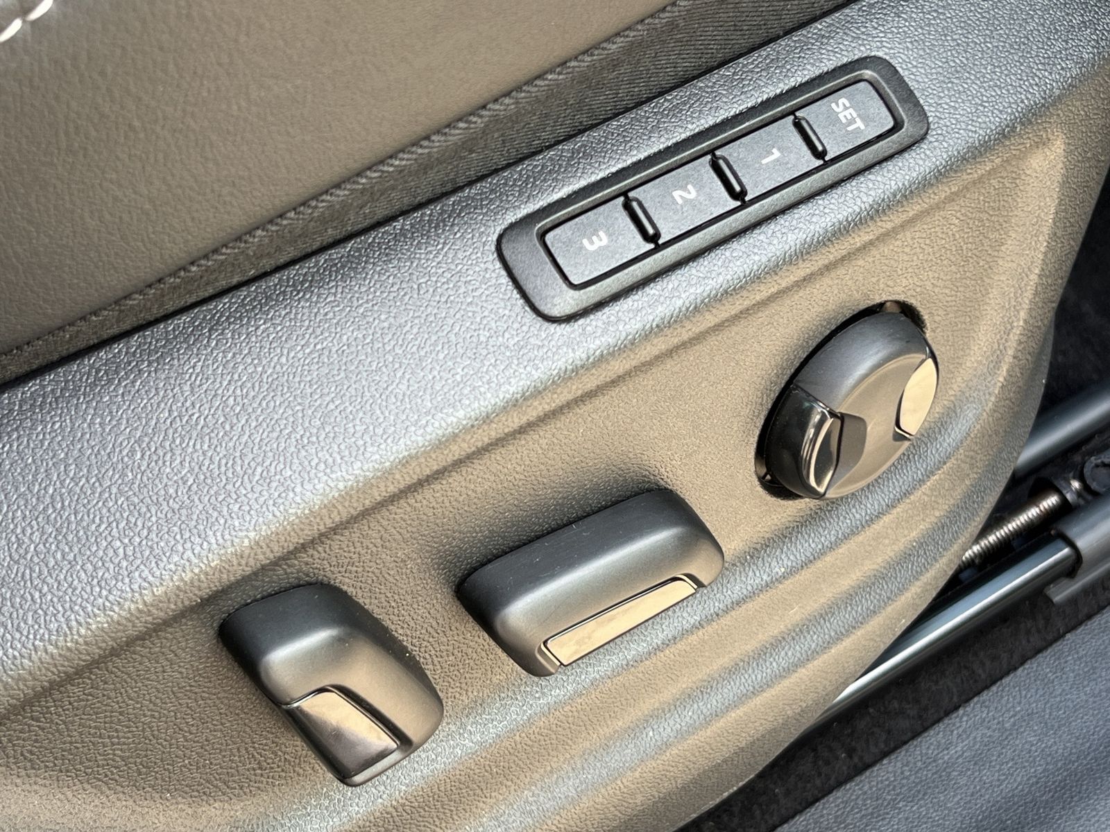 Fahrzeugabbildung SKODA Kodiaq Sportline 4x4*SHZ*LHZ*NAVI*AHK*ACC**