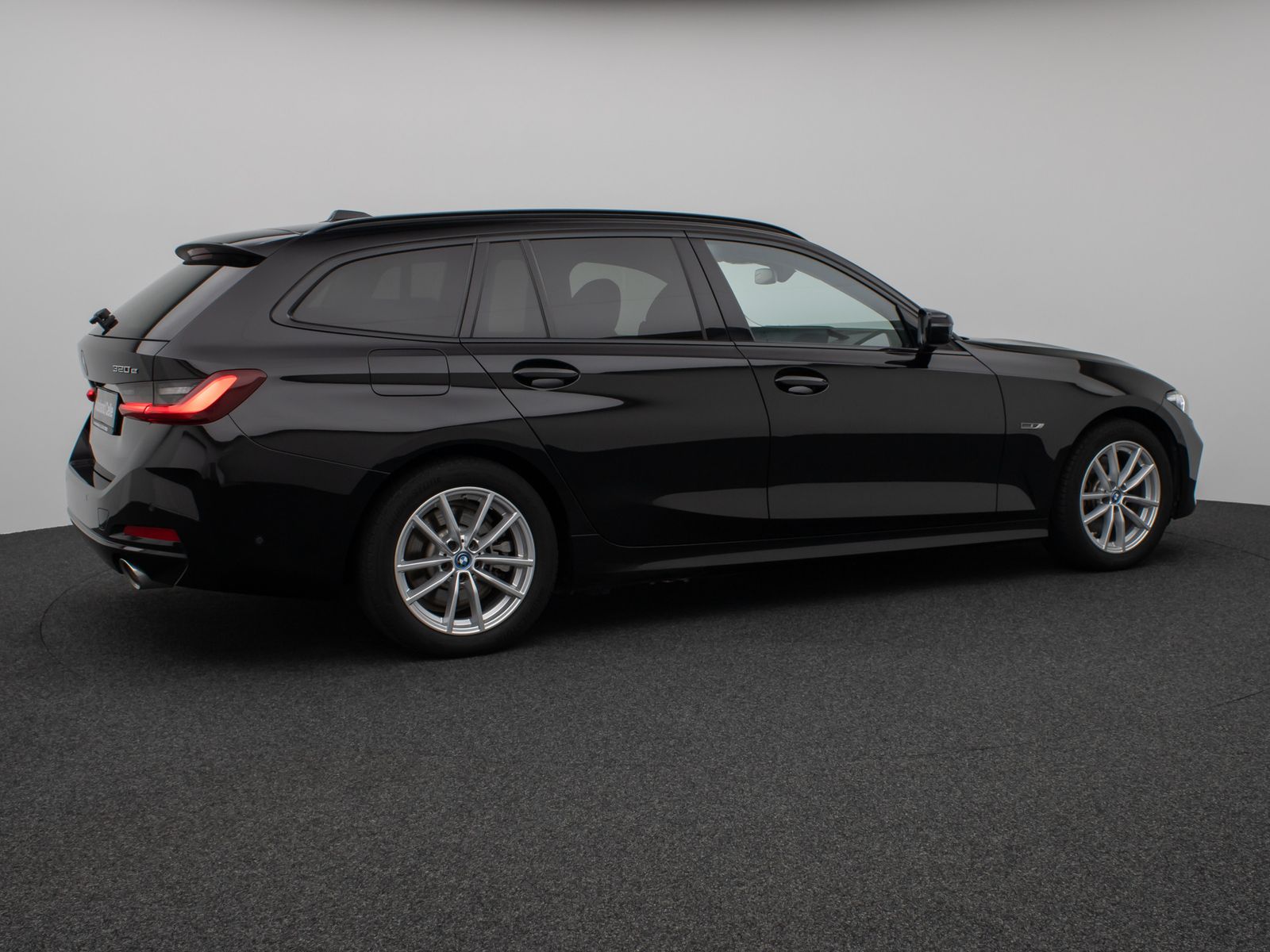 Fahrzeugabbildung BMW 320e Kamera HUD DAB H/K AHK Stop&Go Sport LED