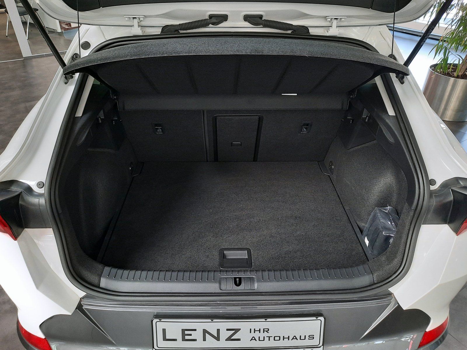 Fahrzeugabbildung CUPRA Formentor TSI *AHK*Navi*LED*PDC*Sitzhzg*ACC*