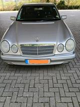 Mercedes-Benz  Elegance E240 V6 - Mercedes-Benz E 240 in Düsseldorf