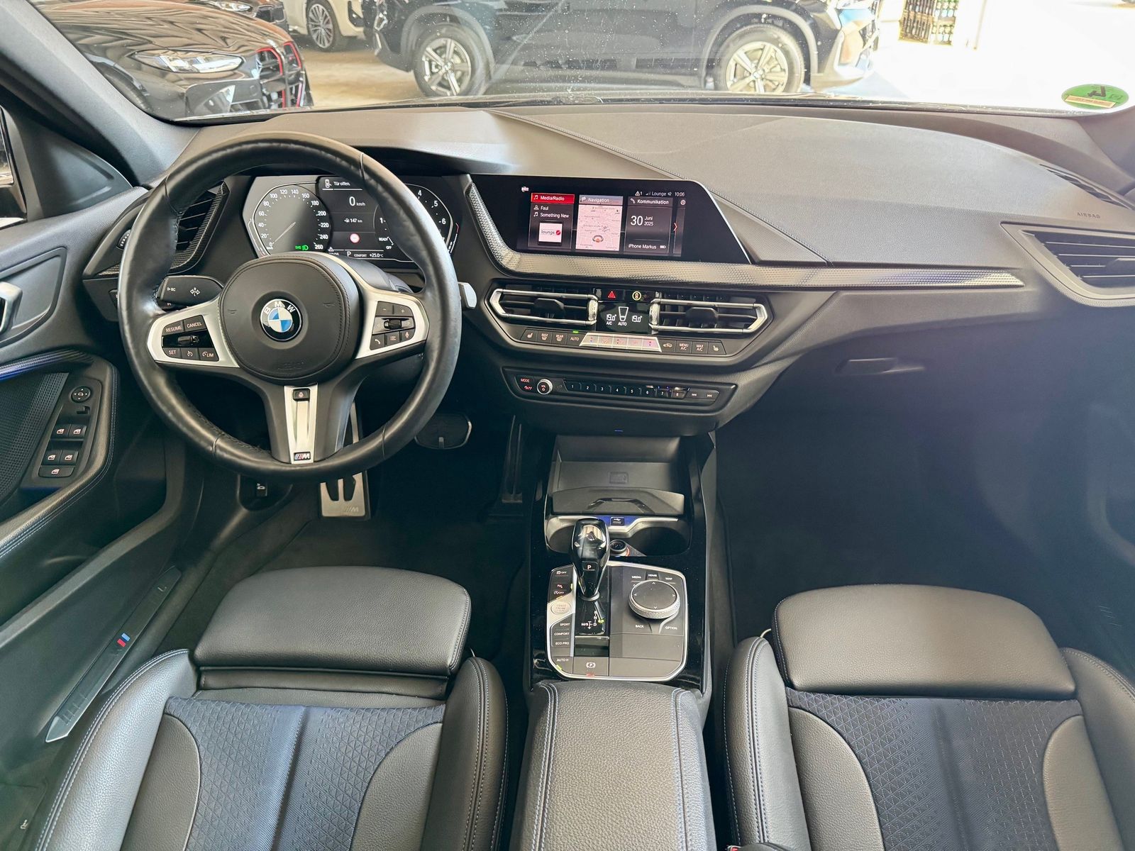 Fahrzeugabbildung BMW 118i M-Sportpaket | 18" LMR | Panodach | Lenkr.h
