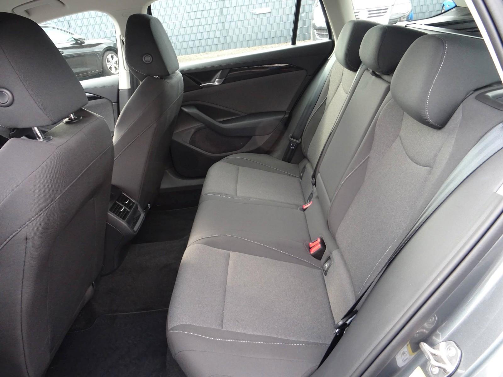 Volkswagen Passat Variant 1.5 eTSI 110 kW DSG LED PDC SHZ