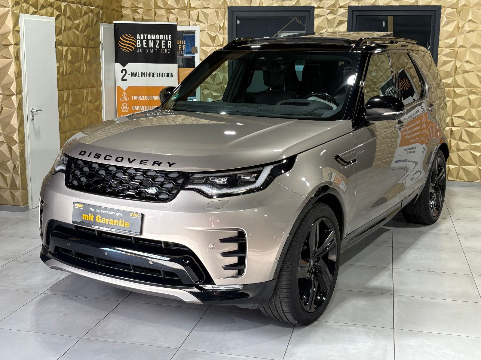 Fahrzeugabbildung Land Rover Discovery 5 R-Dynamic HSE D300 AWD/7-SITZ/360°/