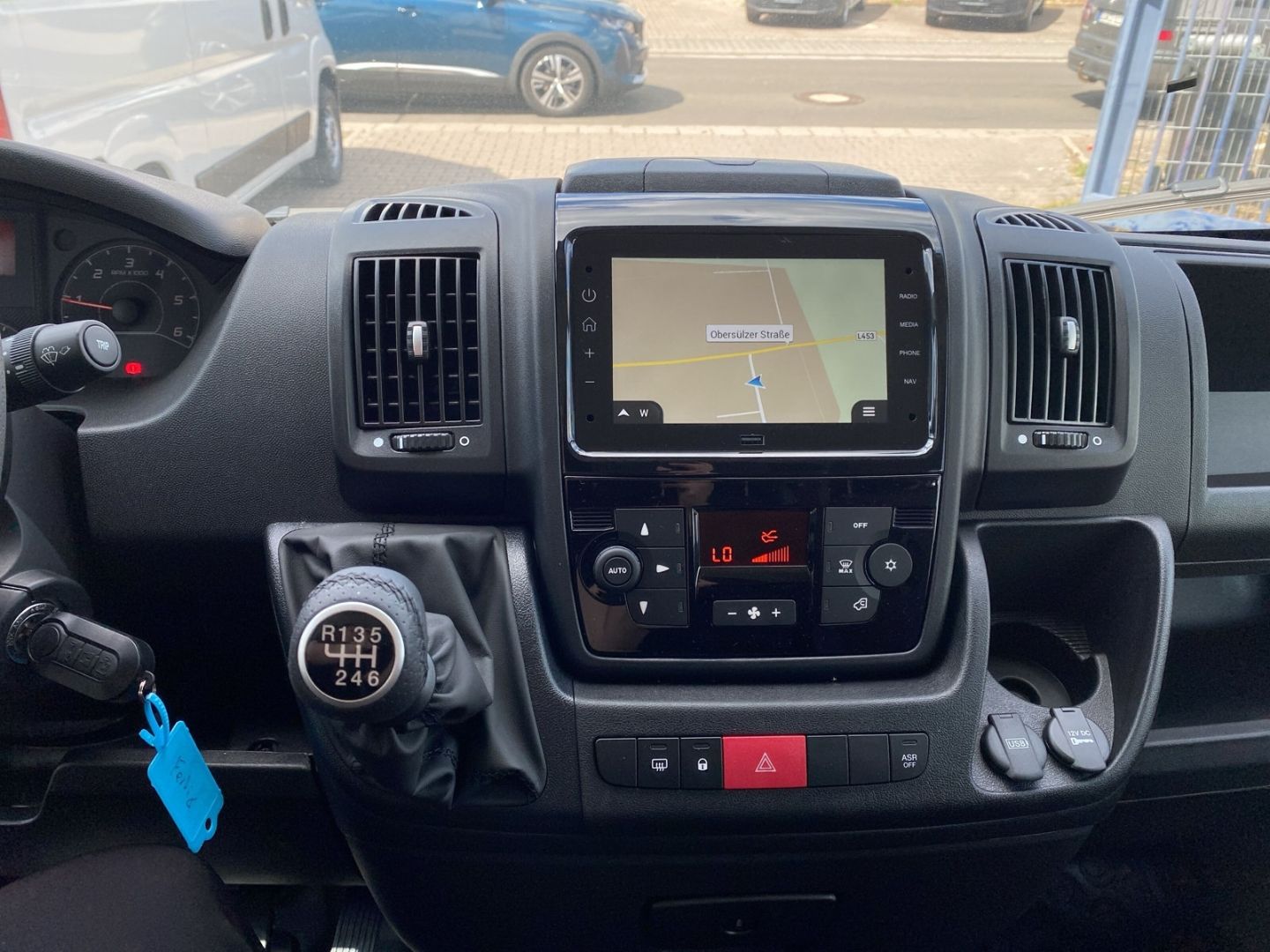 Fahrzeugabbildung Peugeot Boxer Kasten Hochraum 435 L4H2TwinCab BlueHDi 16