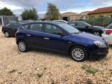 Lancia Delta 1.6 MJT DPF Platino - blaue Lancia Delta