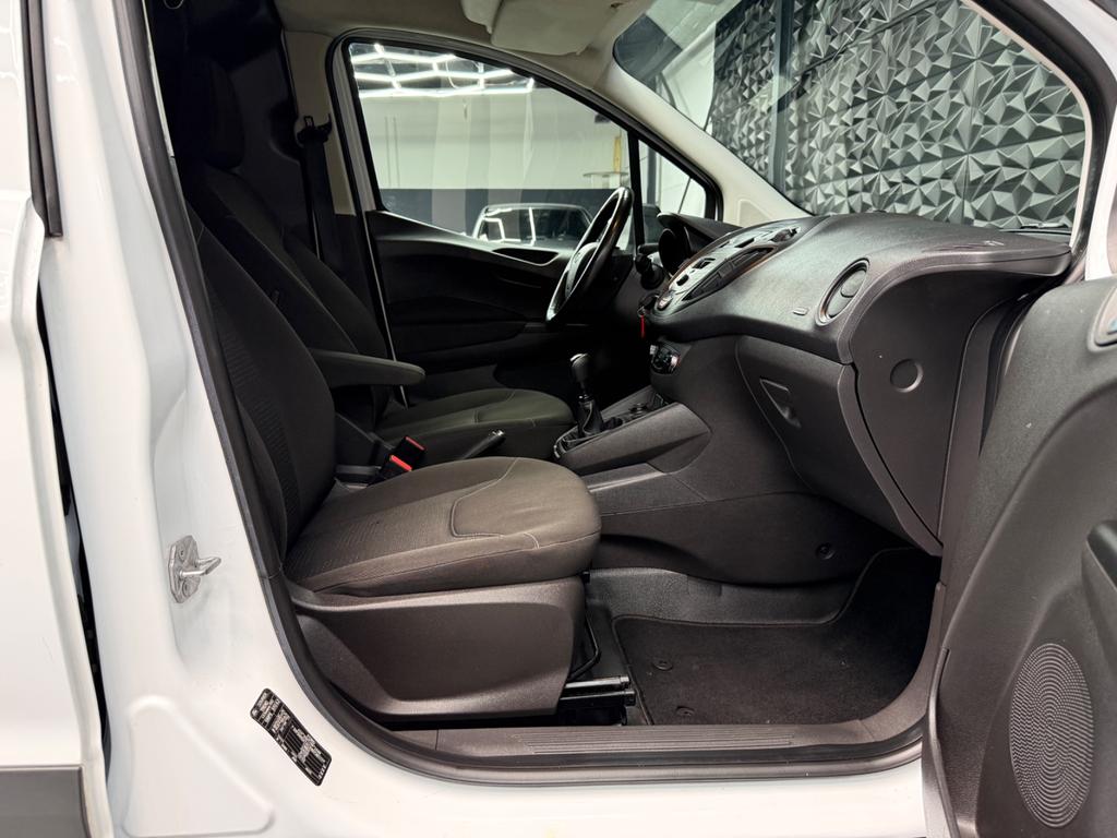 Ford Transit Courier 1.5 TDCi, Foto 31 von 40