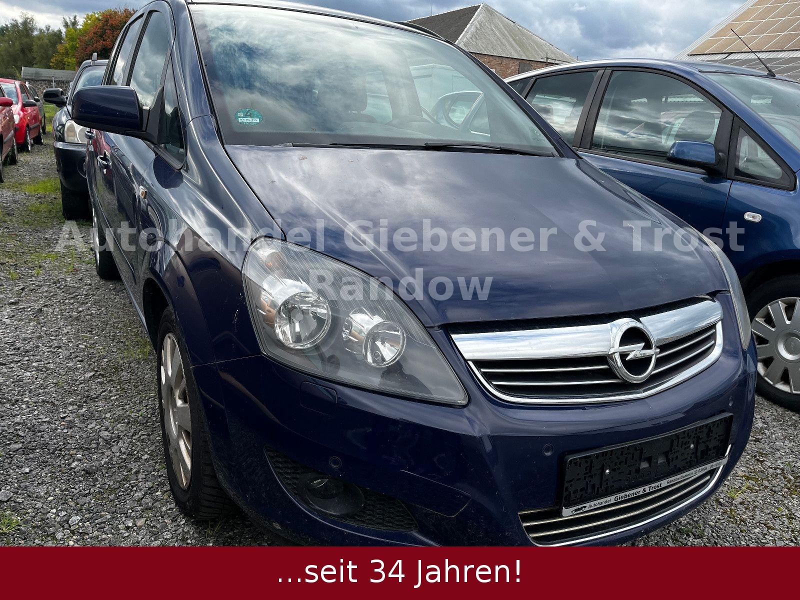 Opel Zafira 2013 — салон