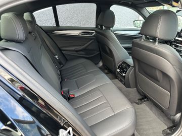 Fahrzeugabbildung BMW 520 i Limousine M Lenkrad Leder LED GSD 18"