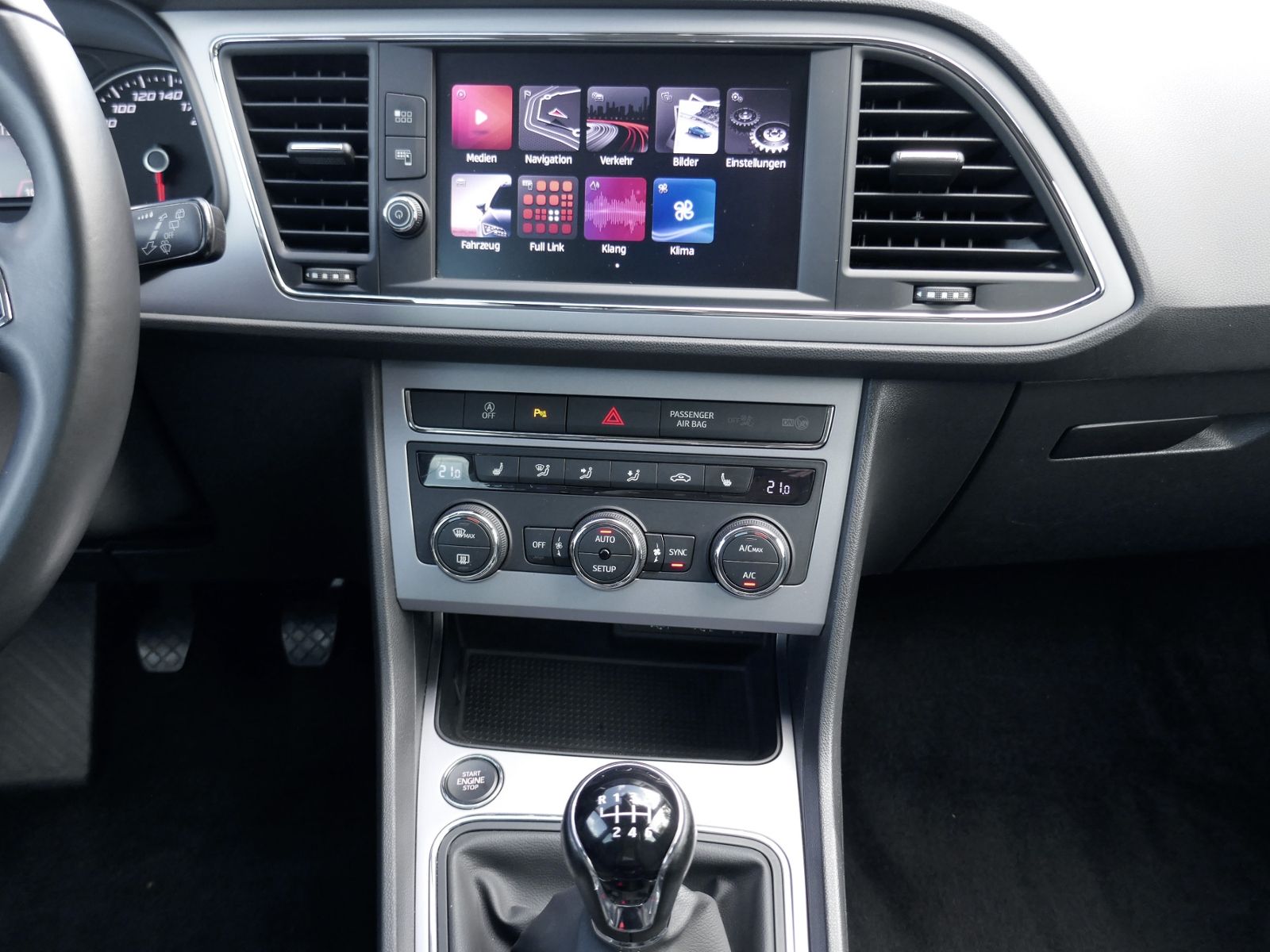 Fahrzeugabbildung SEAT Leon ST Xcellence 1.4 TSI | LED RFK GRA Navi