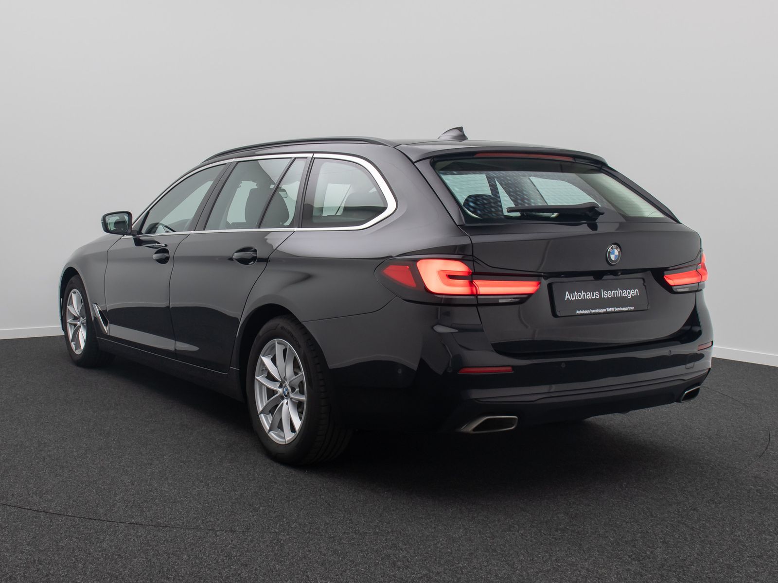 Fahrzeugabbildung BMW 520d DriveAssist AHK 4xKlima Alarm DAB Kamera