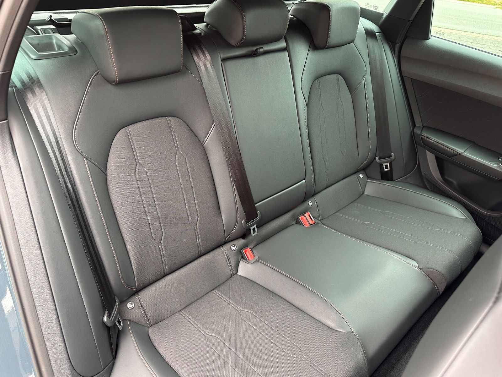 Fahrzeugabbildung CUPRA Leon ST 1.5 e-Hybrid DSG Matrix/ACC/APP/SHZ/RFK