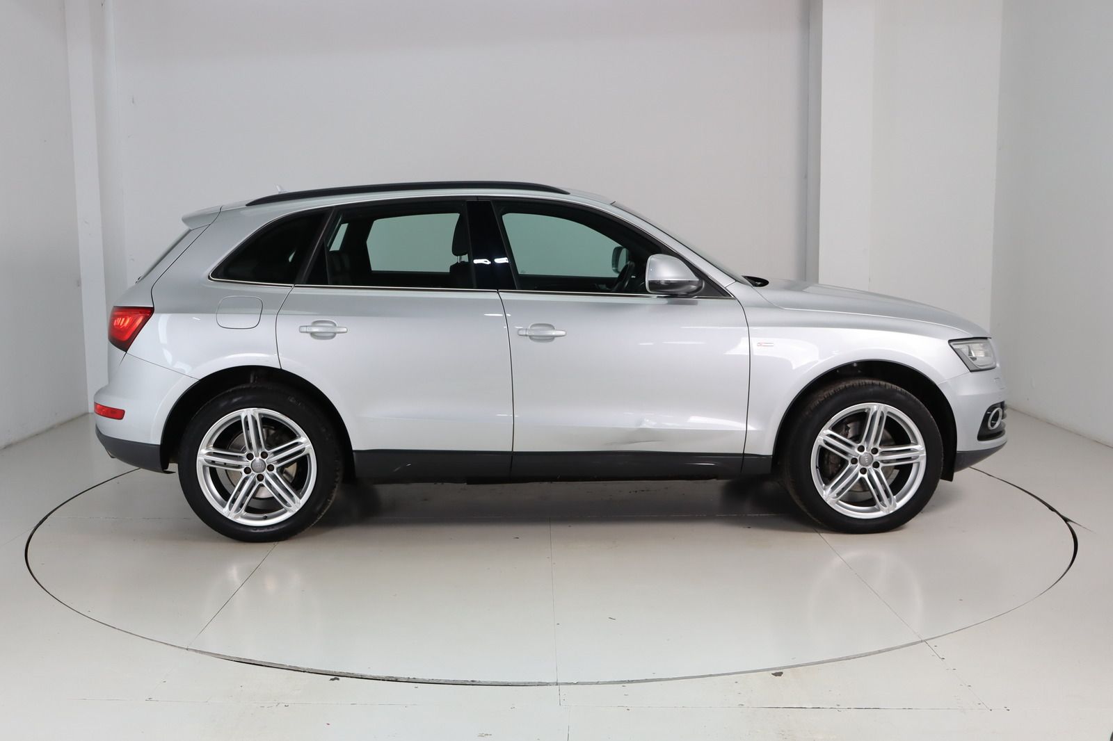Fahrzeugabbildung Audi Q5 3.0 TDI quattro S- line * Bi- Xe