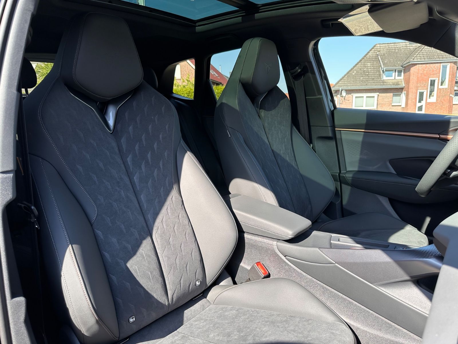 Fahrzeugabbildung CUPRA Terramar VZ 2.0 TSI 4Dr. DSG MATRIX/Pano/ACC/AHK