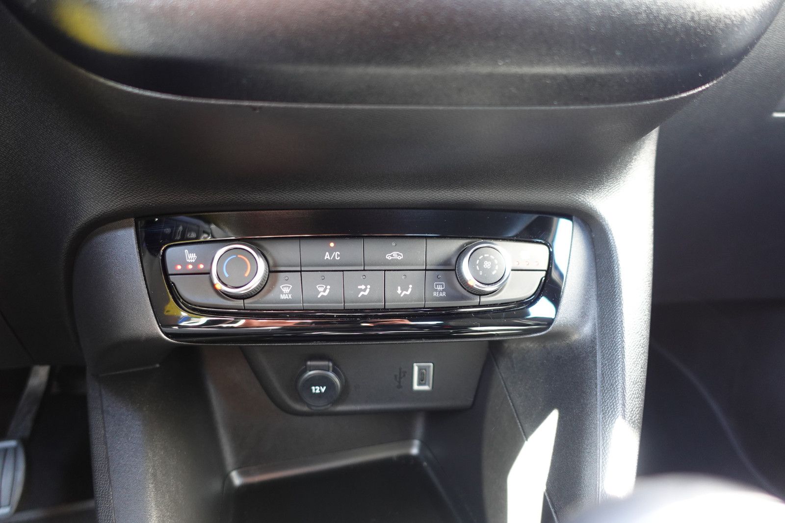 Fahrzeugabbildung Opel Corsa GS 1.2T,Kamera,Sitzhzg,Allwetter,LED,DAB+