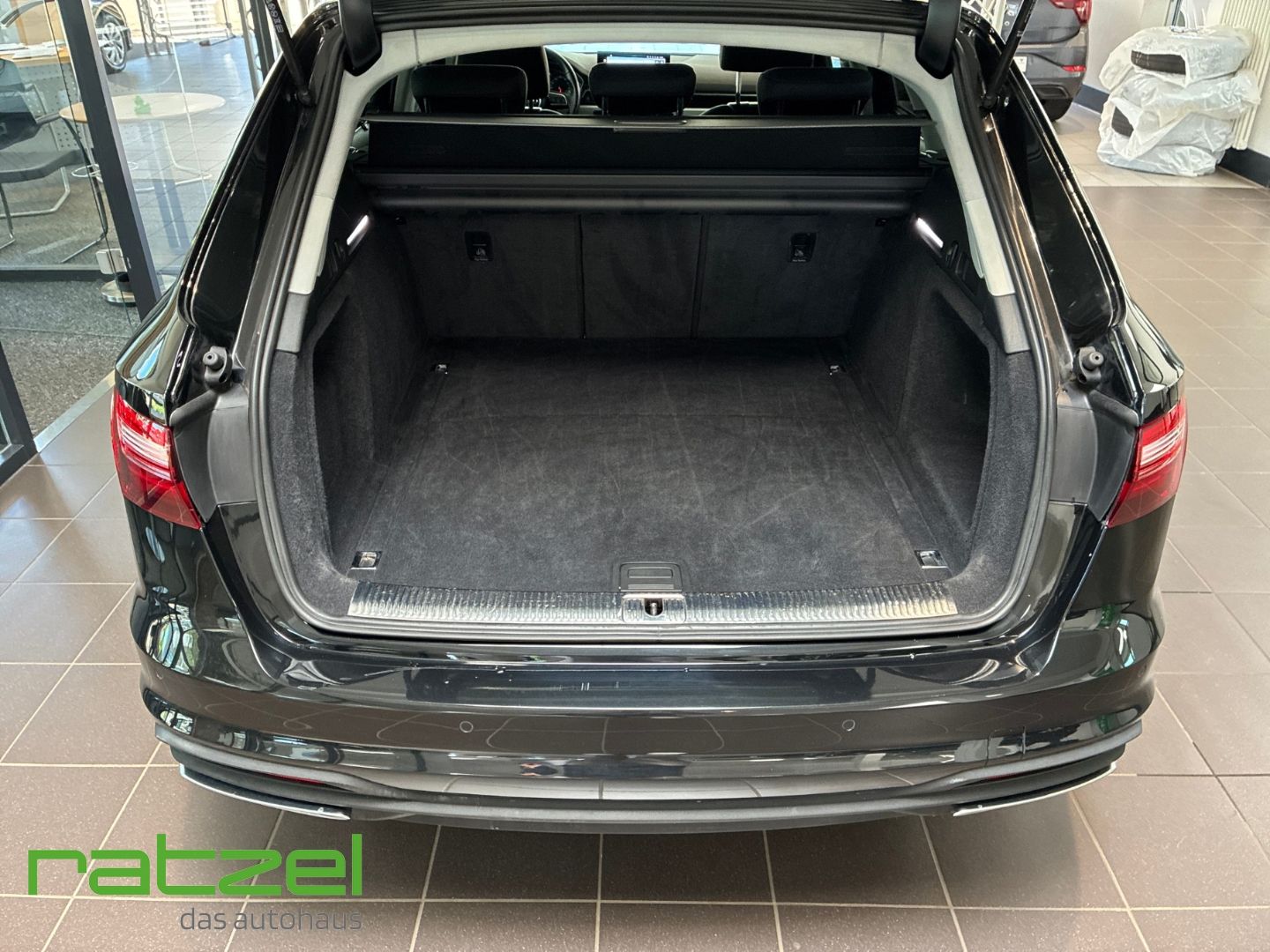 Fahrzeugabbildung Audi A4 Avant 35 TFSI S tronic Navi LED El. Heckklapp