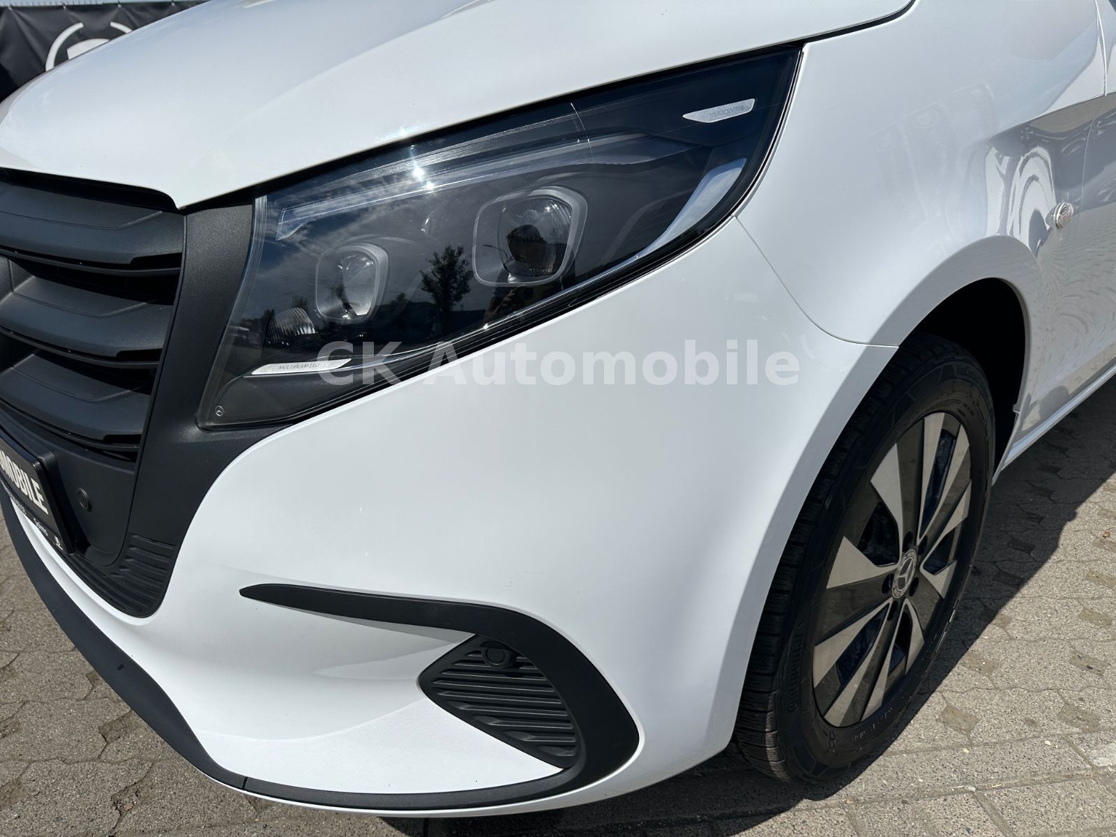 Fahrzeugabbildung Mercedes-Benz Vito Tourer 119 PRO lang/9 Sitze/Navi/LED/Kamera