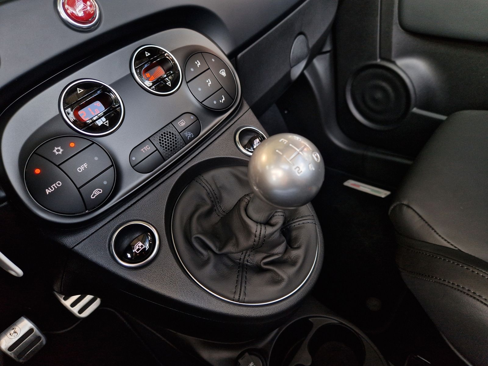 Fahrzeugabbildung Abarth 695C Turismo BEATS NAVI LEDER