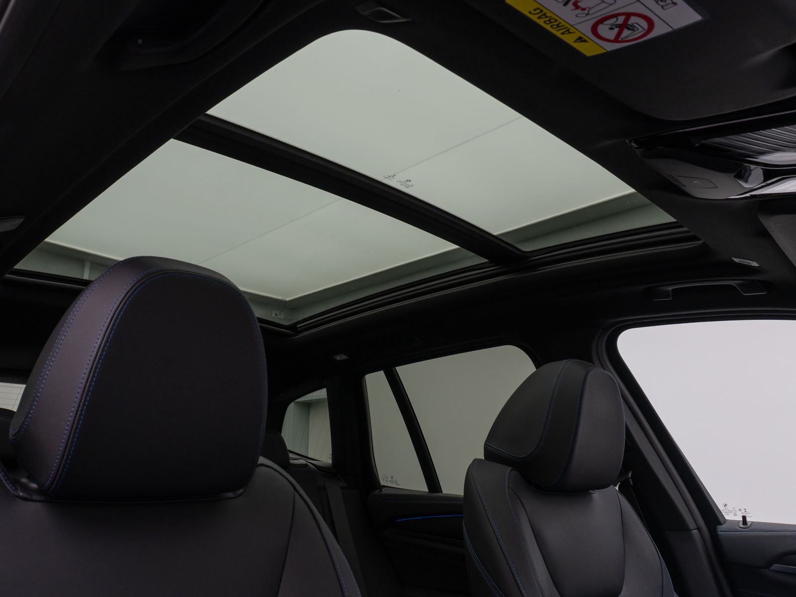 Fahrzeugabbildung BMW iX3 M Sport Impressive Panorama 360° HUD DAB H/K