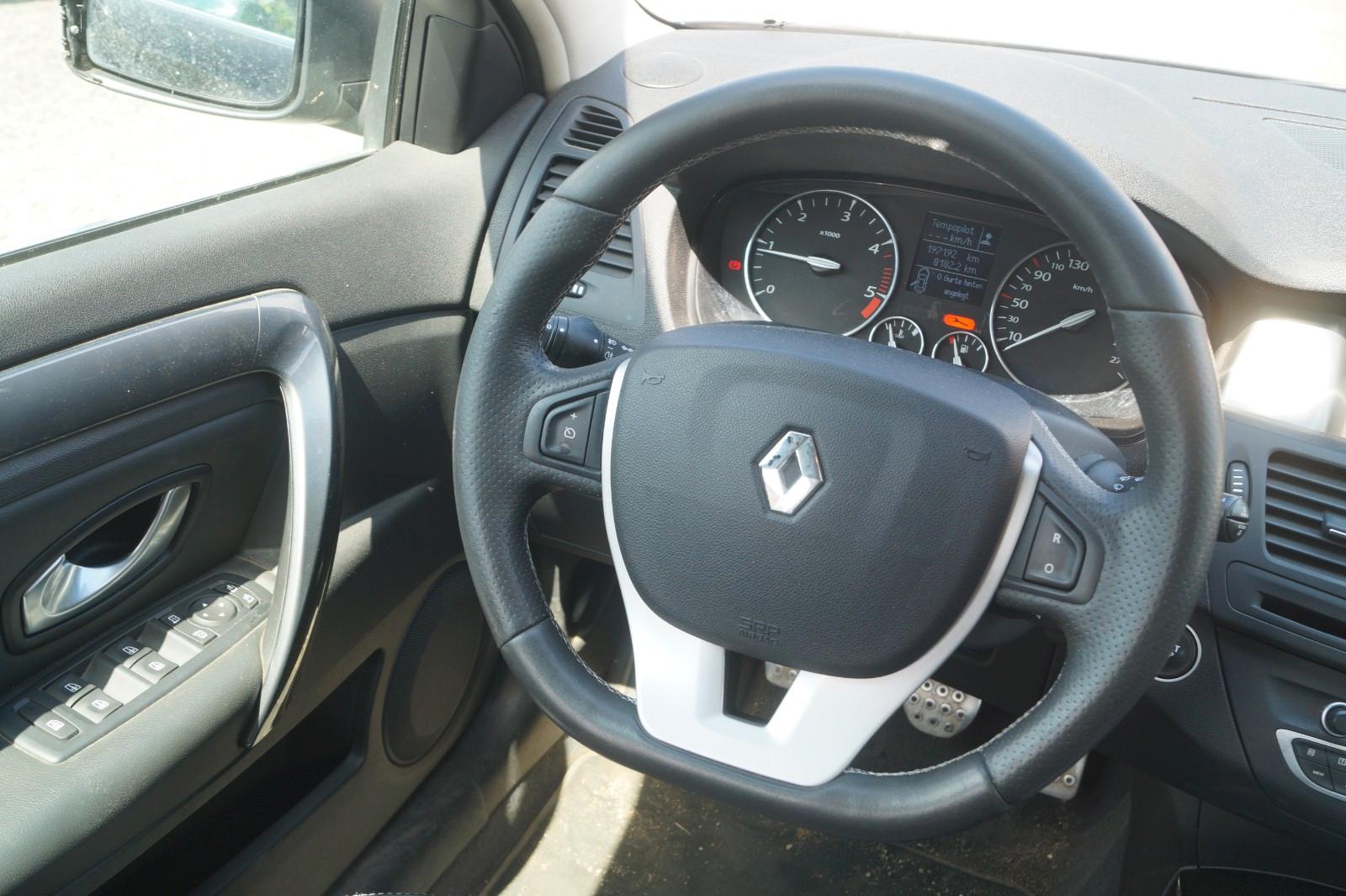 Renault Laguna 2010 — photo 21