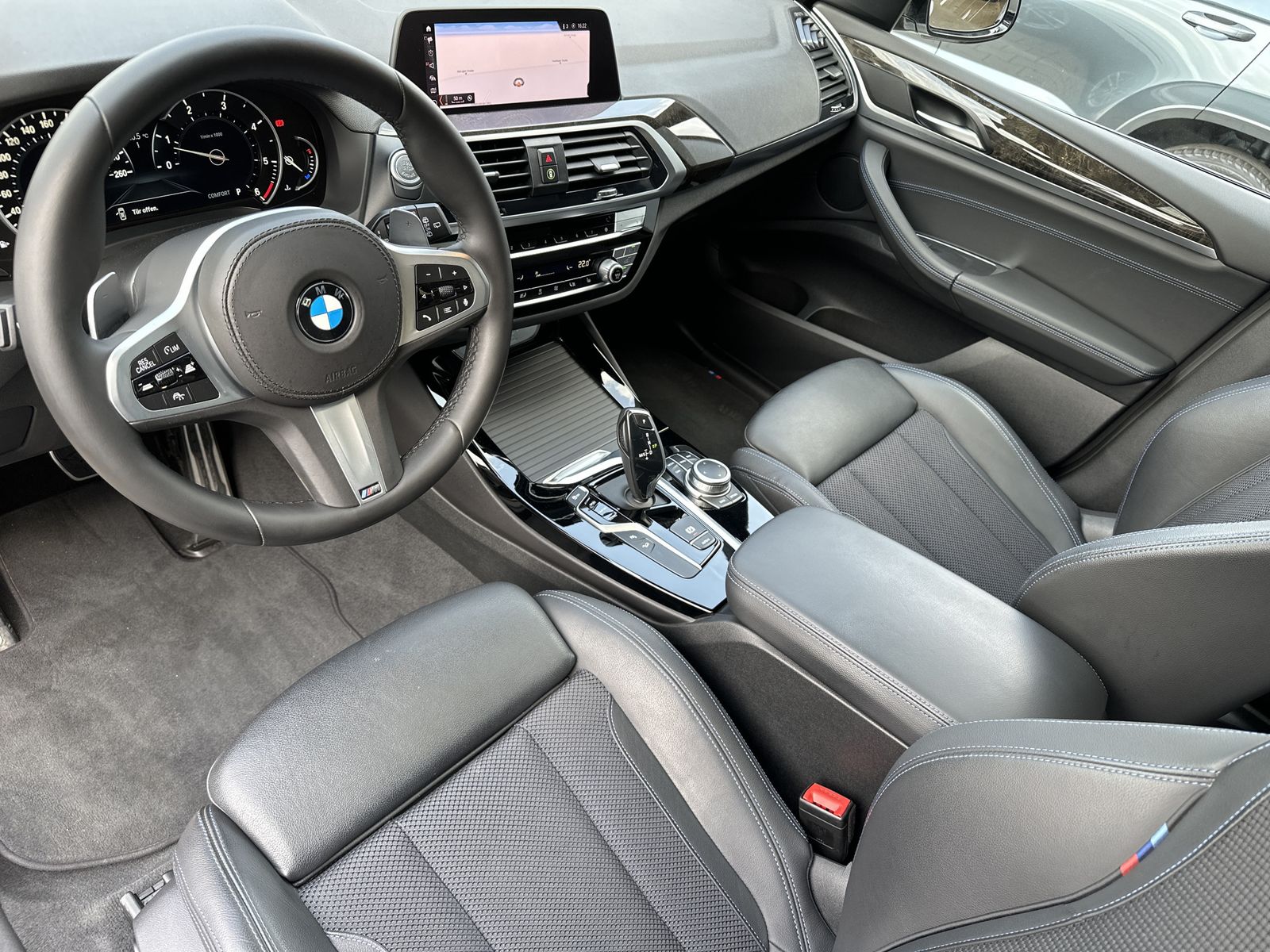 Fahrzeugabbildung BMW X3 xDrive30d M-Sport NAV+LED+AHK+PANO+HUD+ACC+PP
