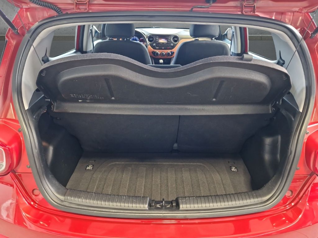 Fahrzeugabbildung Hyundai i10 1.2 FIFA World Cup Klima SHZ Radio Isofix Al