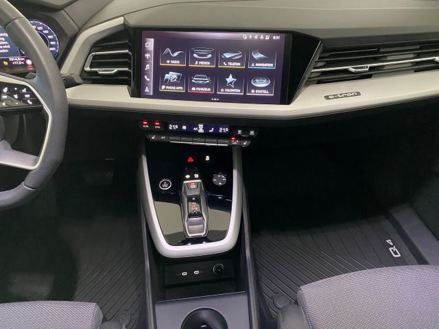 Q4 e-tron AHK+NAVI+HUD+ACC+KAMERA+SHZ