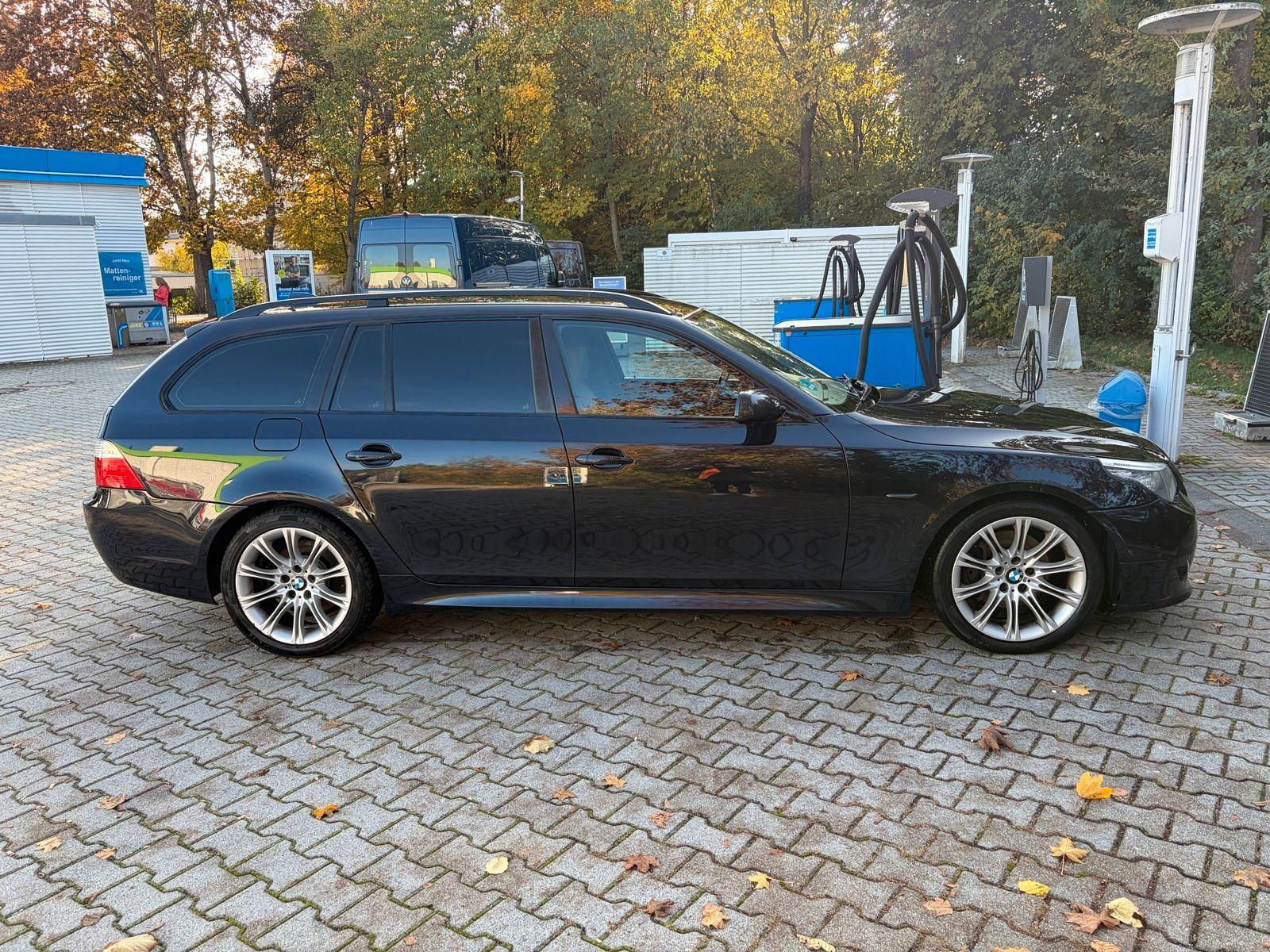 BMW 525 2009 — interior