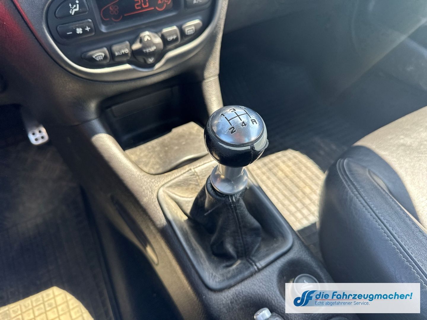 Fahrzeugabbildung Peugeot 206 Cabriolet CC Platinum 2.0 16V Händler Auto