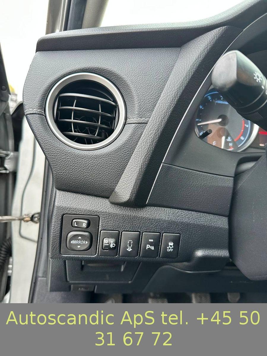 Toyota Auris 2014 — photo 22