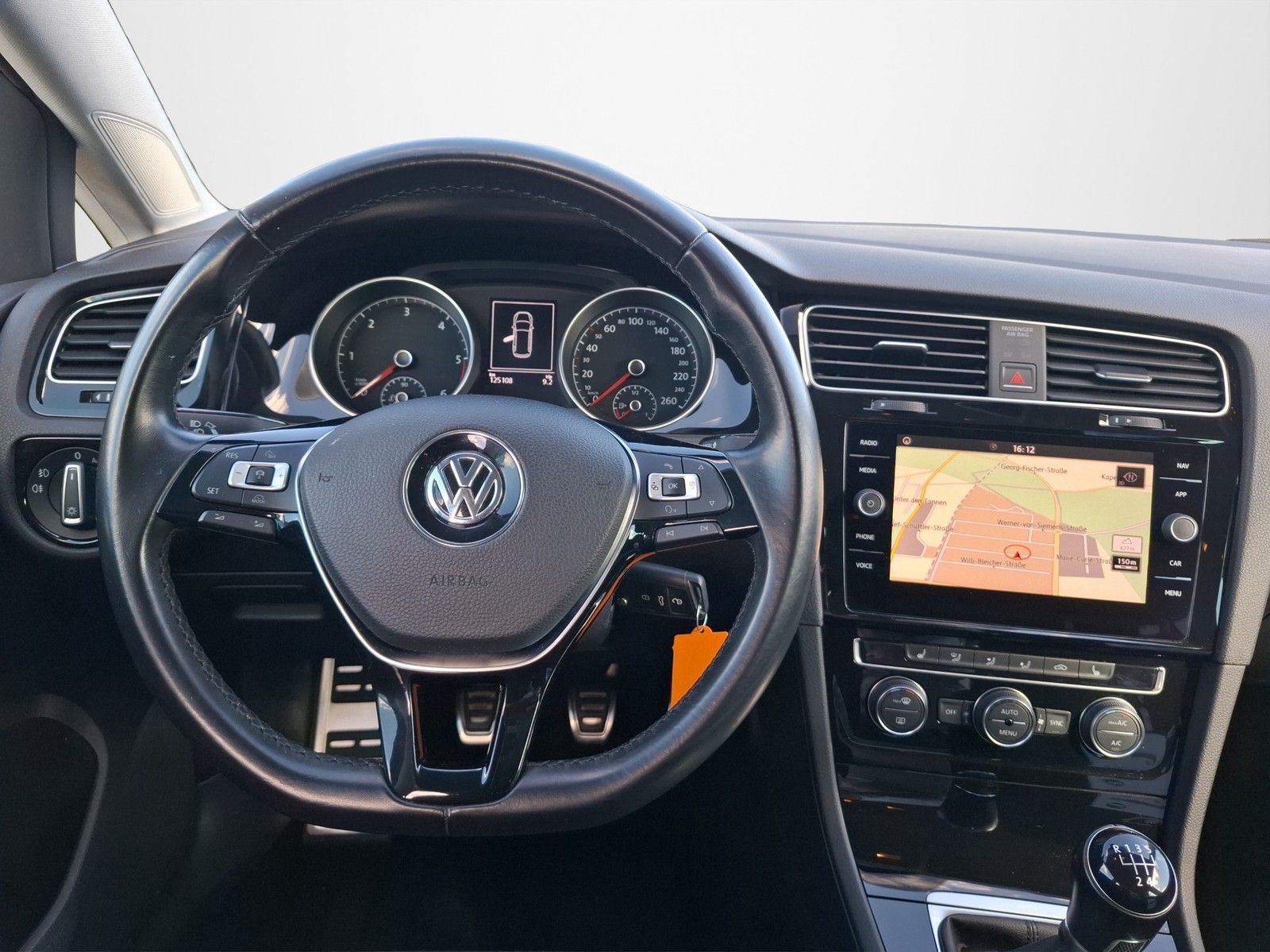 VW Golf VII Variant 1.6 TDI Sound KLIMA / NAVI / AH - Image 11