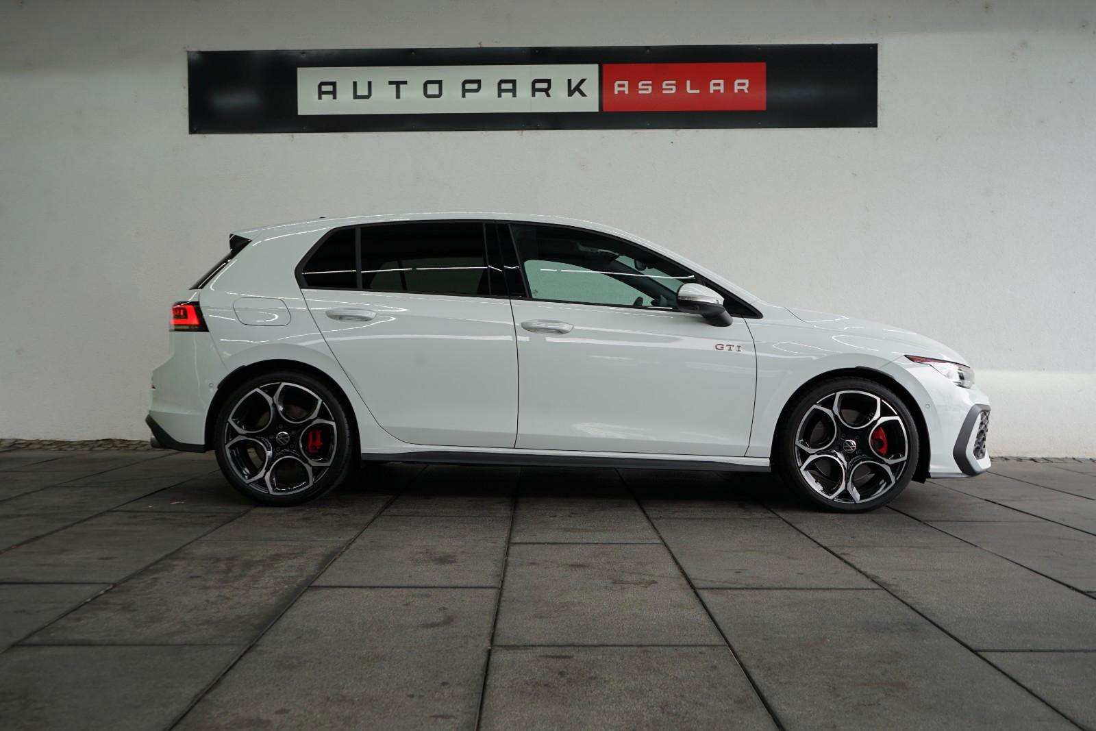 Volkswagen GolfVIII GTI DGS/PANO/IQ/AHK/DCC/HK/360°CAM/19z