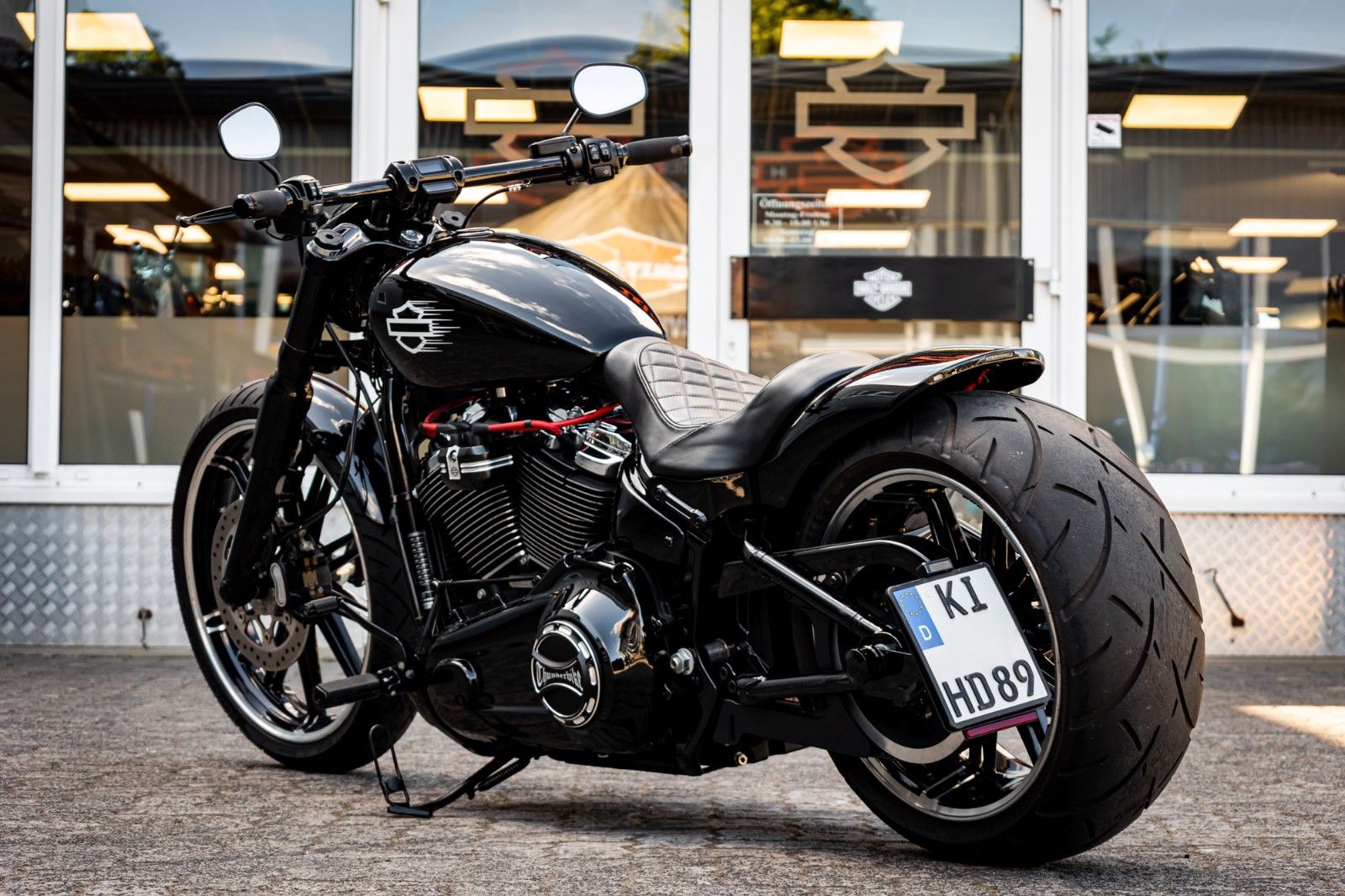 Fahrzeugabbildung Harley-Davidson FXBRS Breakout 114 cui - Jekill & Hyde