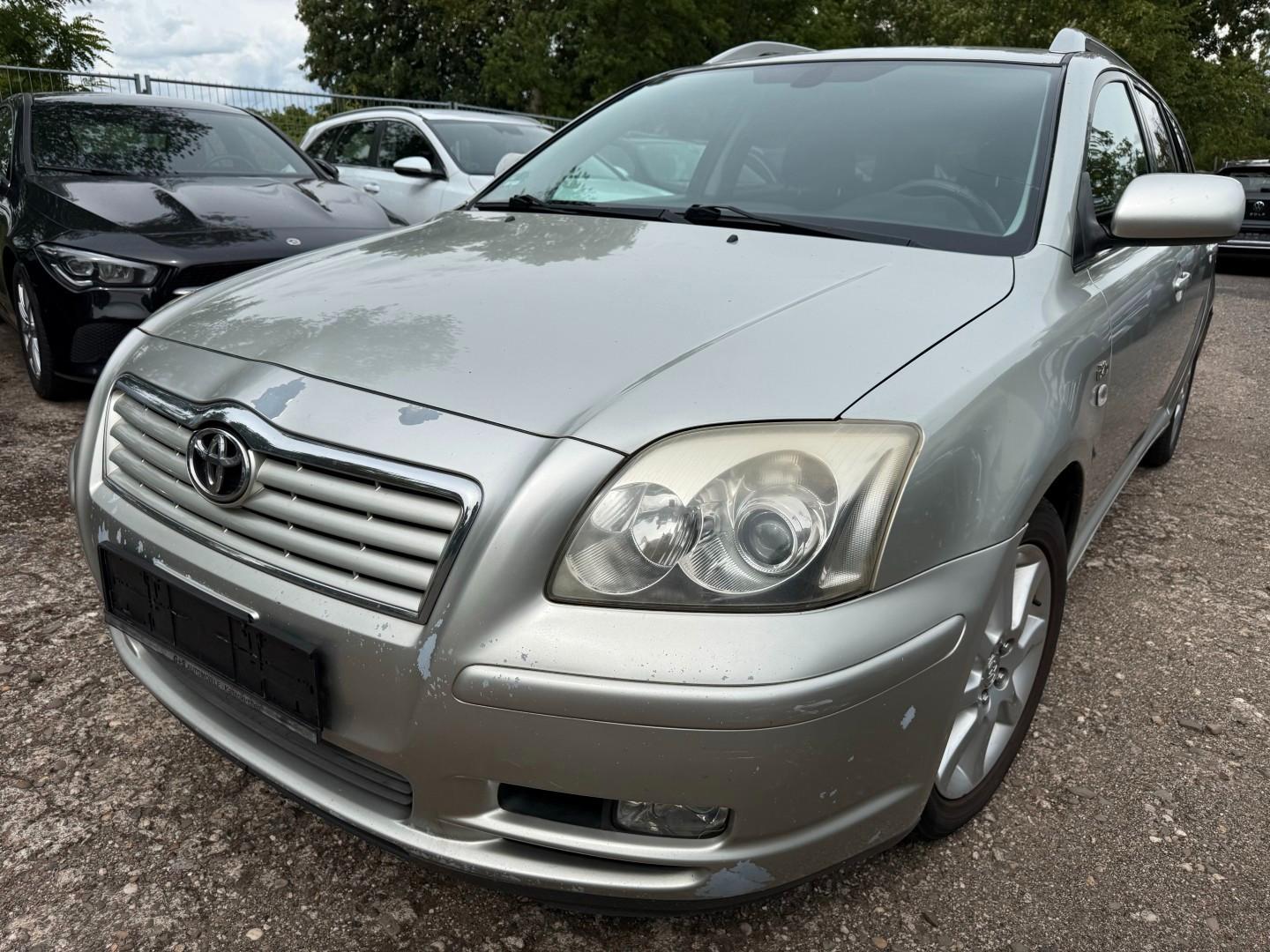 Toyota Avensis 2005 — rear view