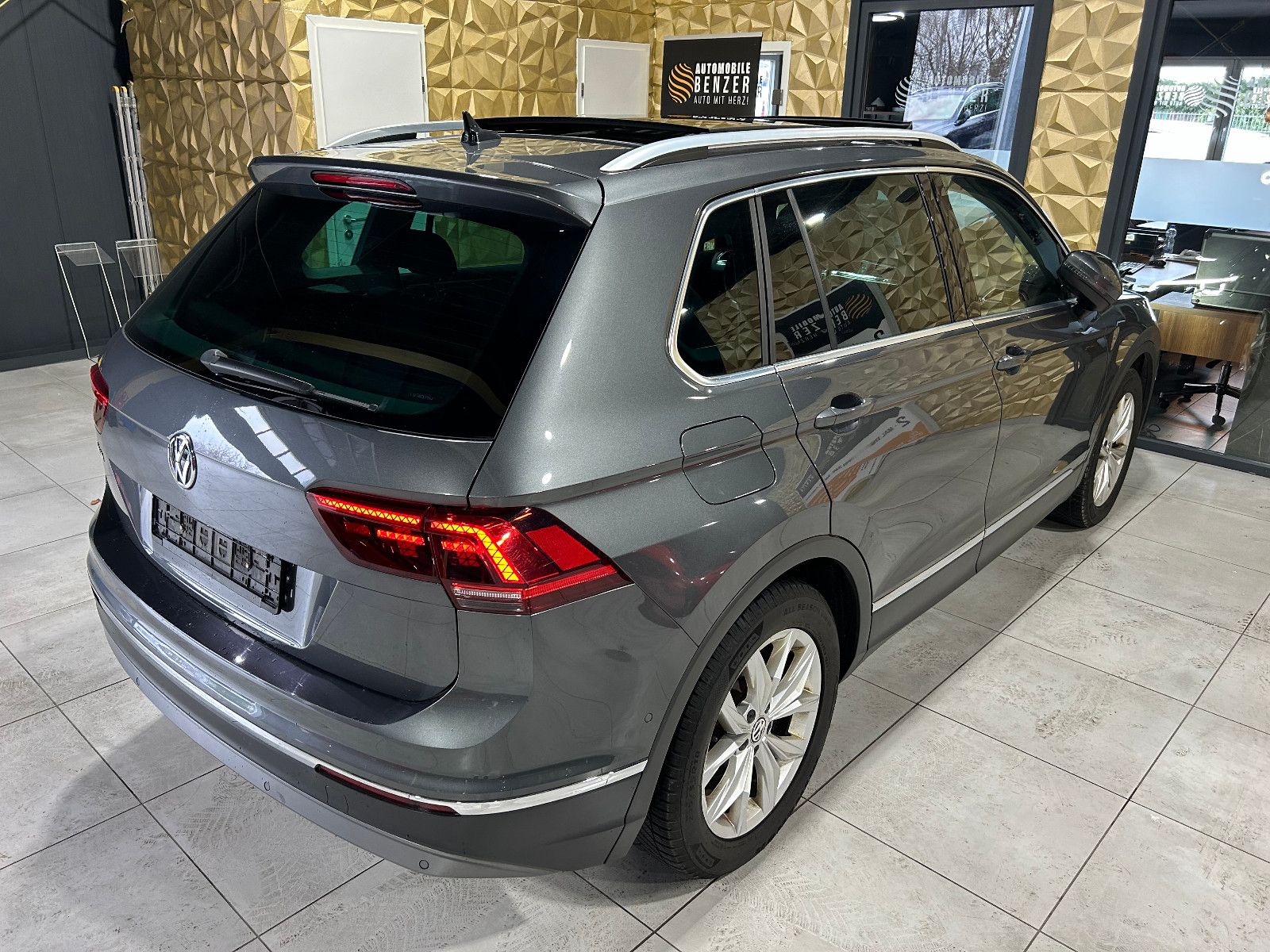 Fahrzeugabbildung Volkswagen Tiguan Highline BMT/PANO/ACC/APPLE/ALCANTARA/KAM