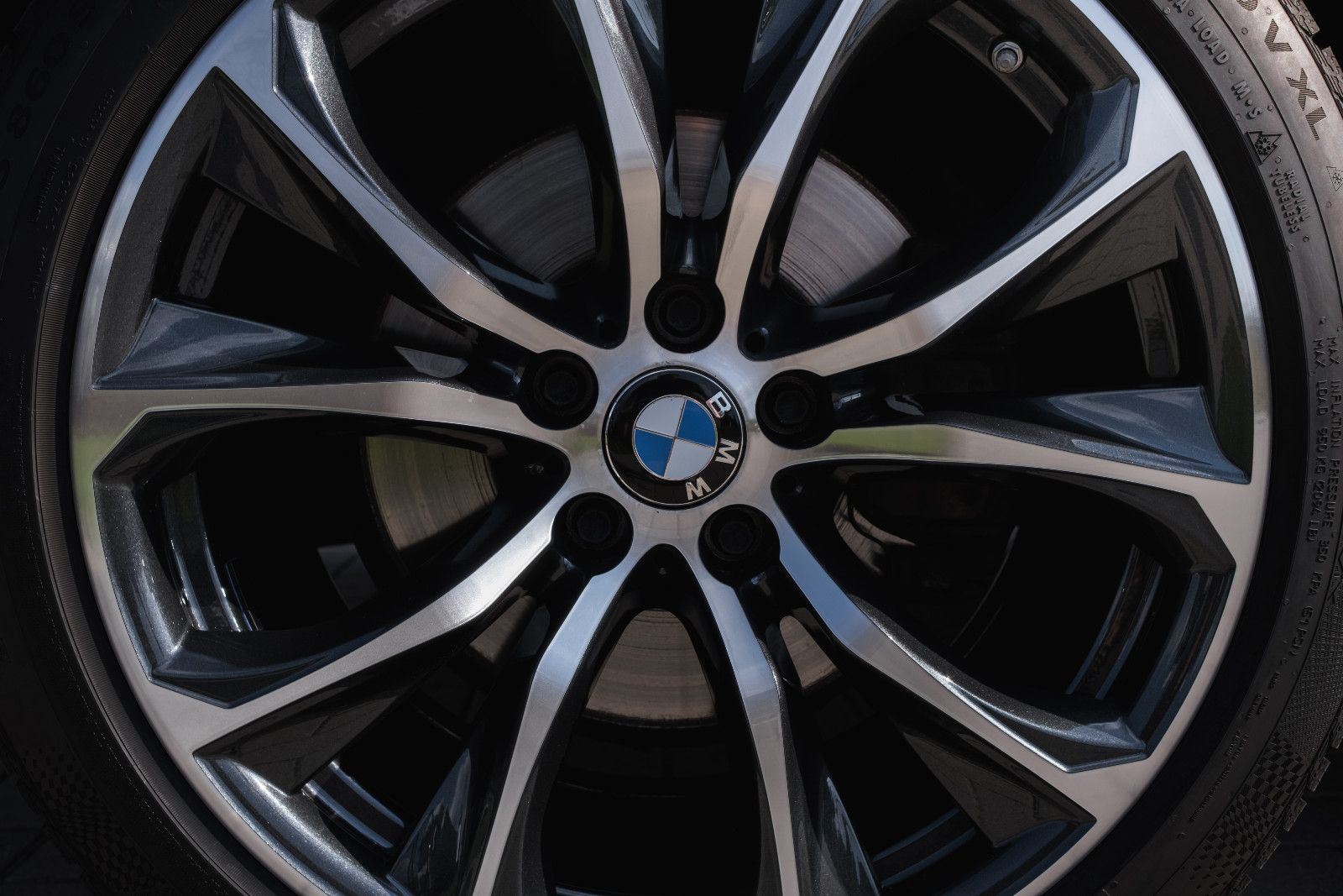 Fahrzeugabbildung BMW X6 xDrive 40 d - Nappa - HUD - AHK - InnoPaket