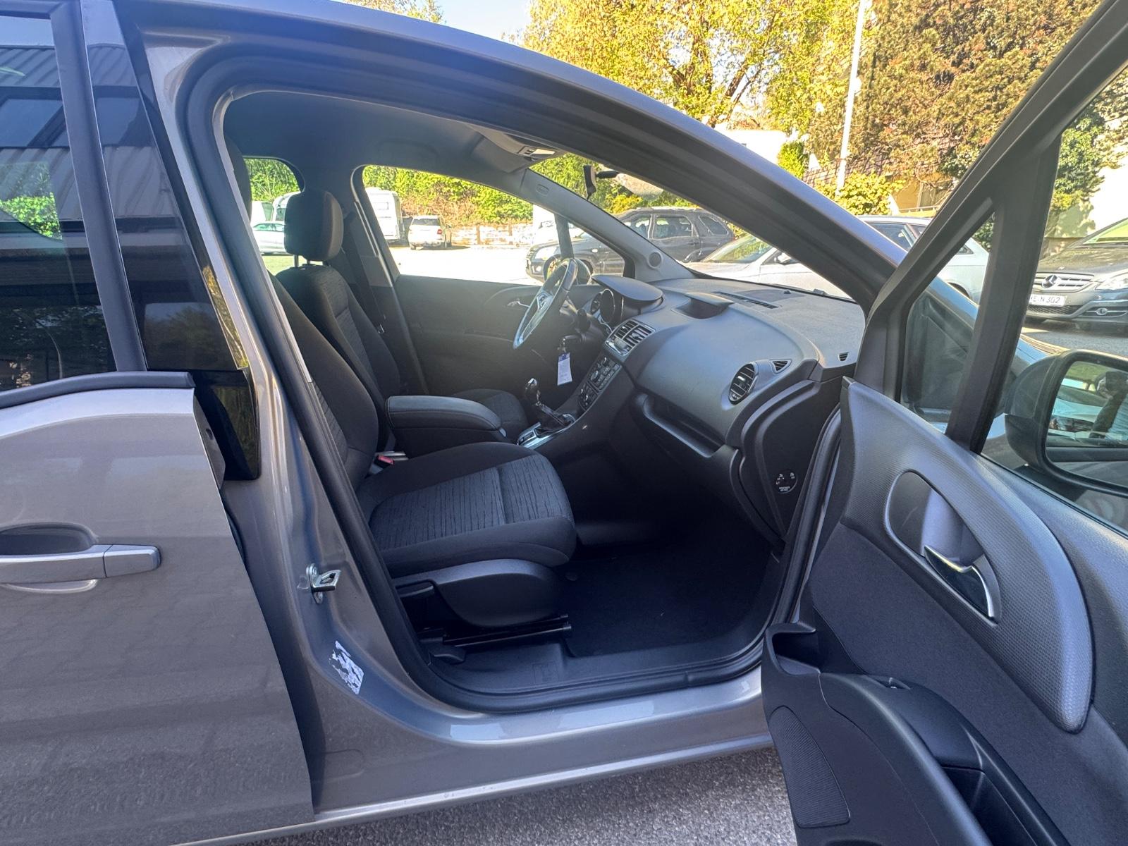 Opel Meriva 2015 — photo 12