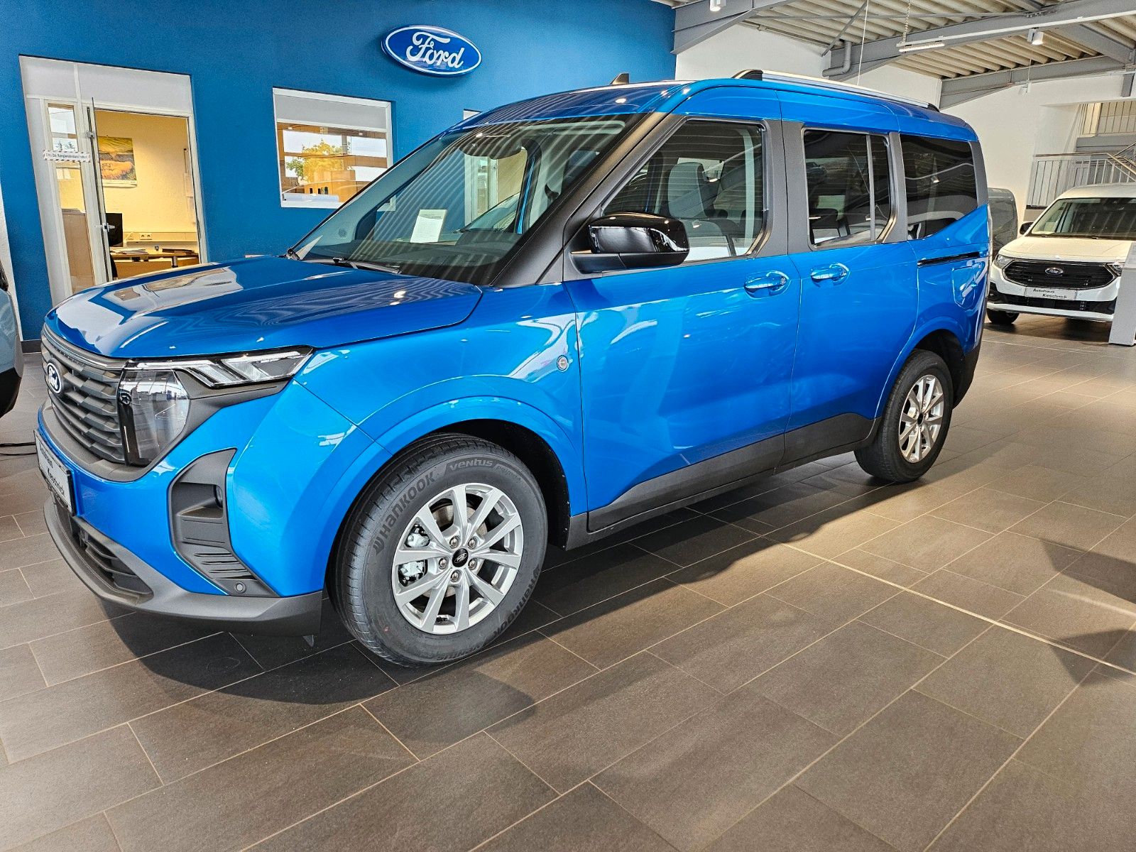 Fahrzeugabbildung Ford Tourneo Courier Titanium