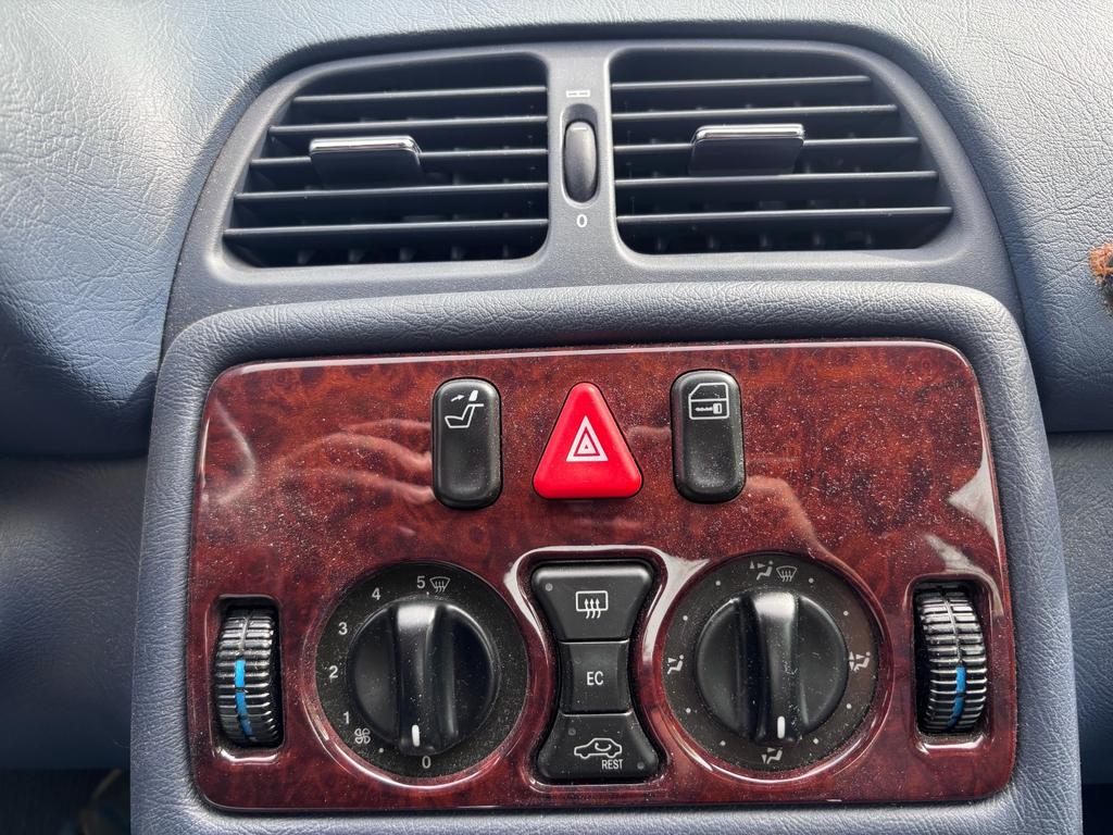 Mercedes-Benz CLK 320