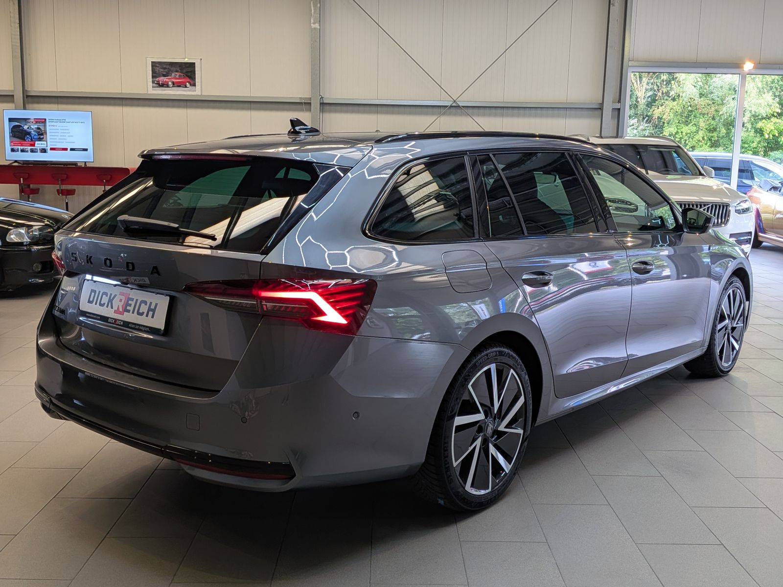Fahrzeugabbildung SKODA Octavia 1.5 TSI Sportline MATRIX PANO AHK 5J-Gar