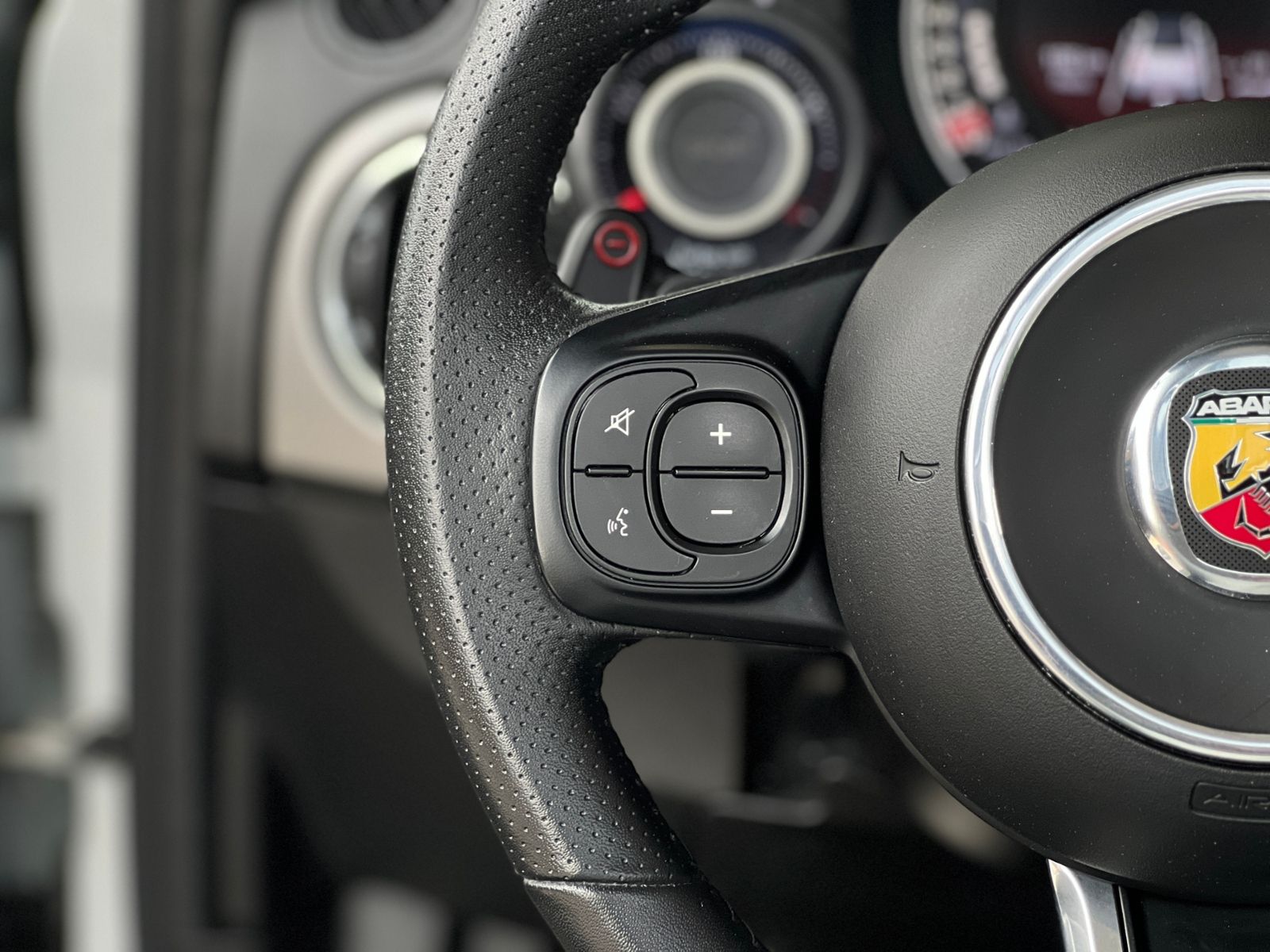 Fahrzeugabbildung Abarth 595C Aut. CARPLAY KLIMA XENON ALU